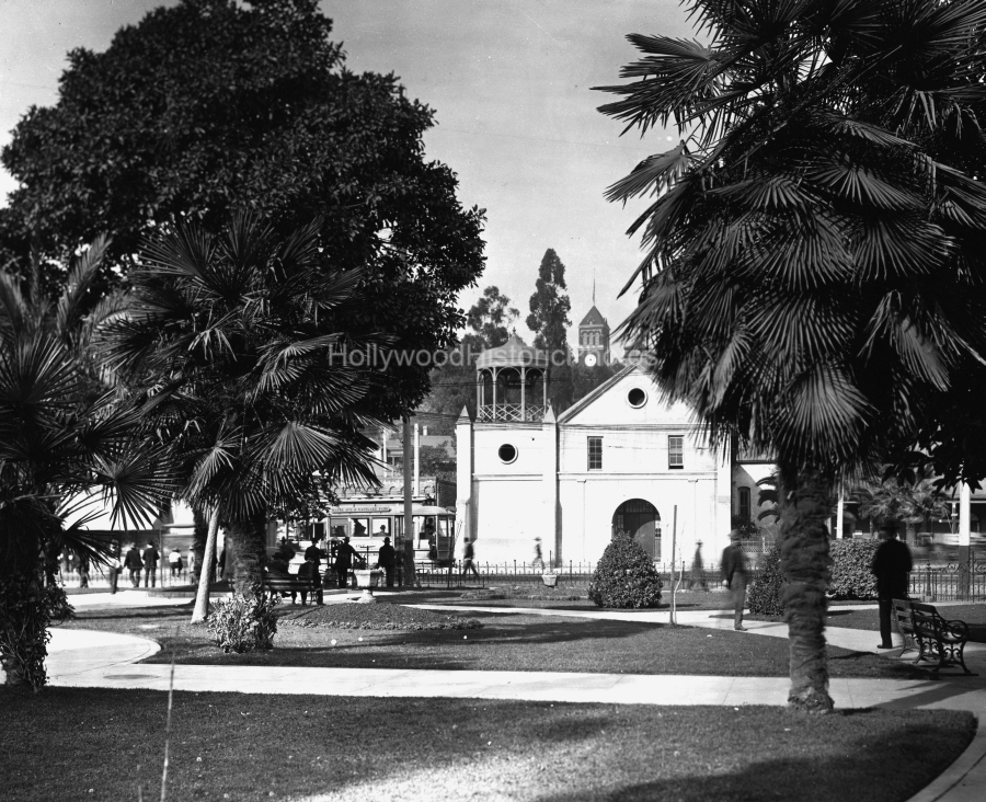 Los Angeles Plaza 1899 Church Olvera St.jpg